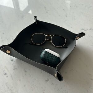 Leatherette Grey Valet